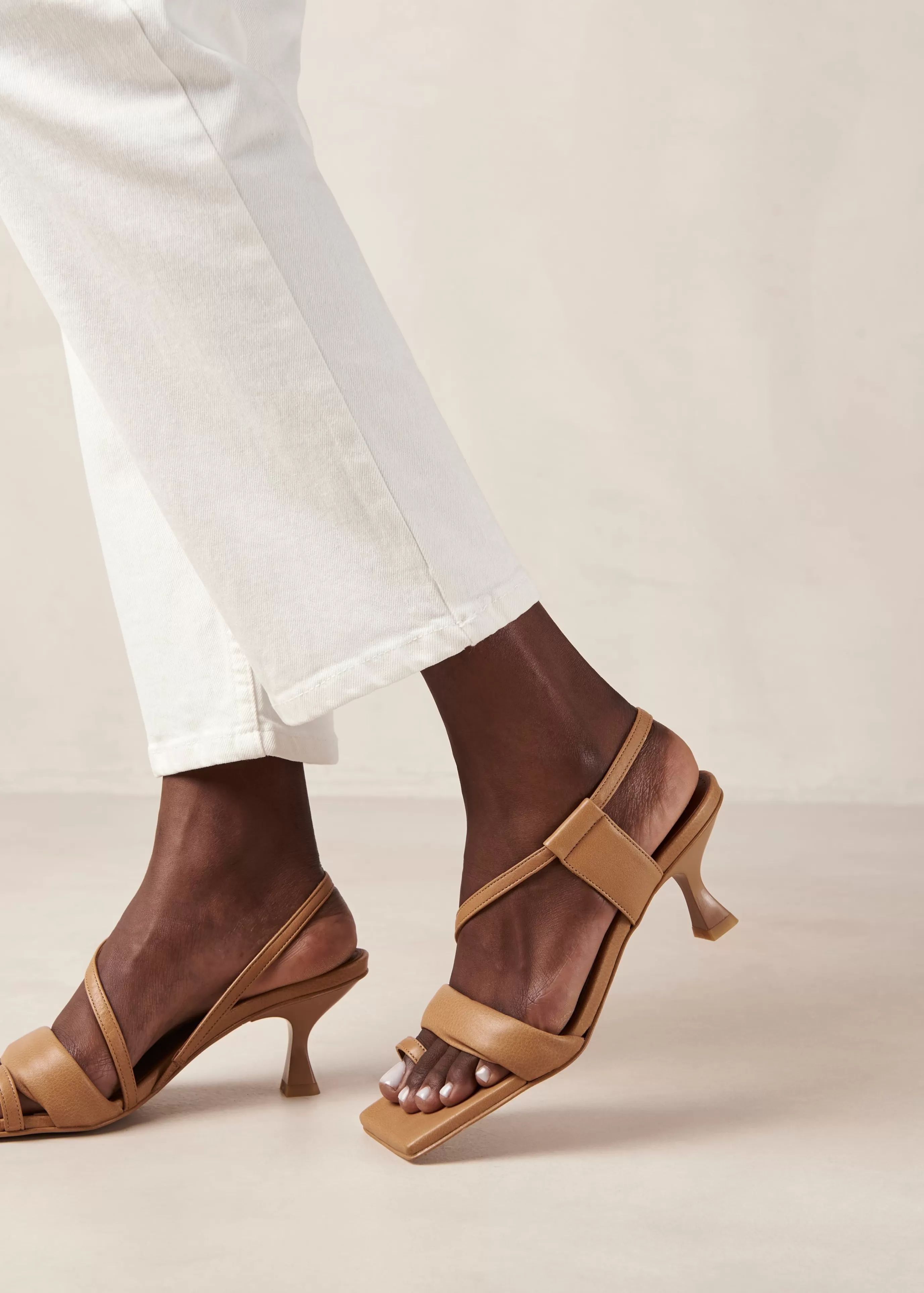 Store Asymmetric Straps - Mules Marrones De Piel TACONES | ZUECOS