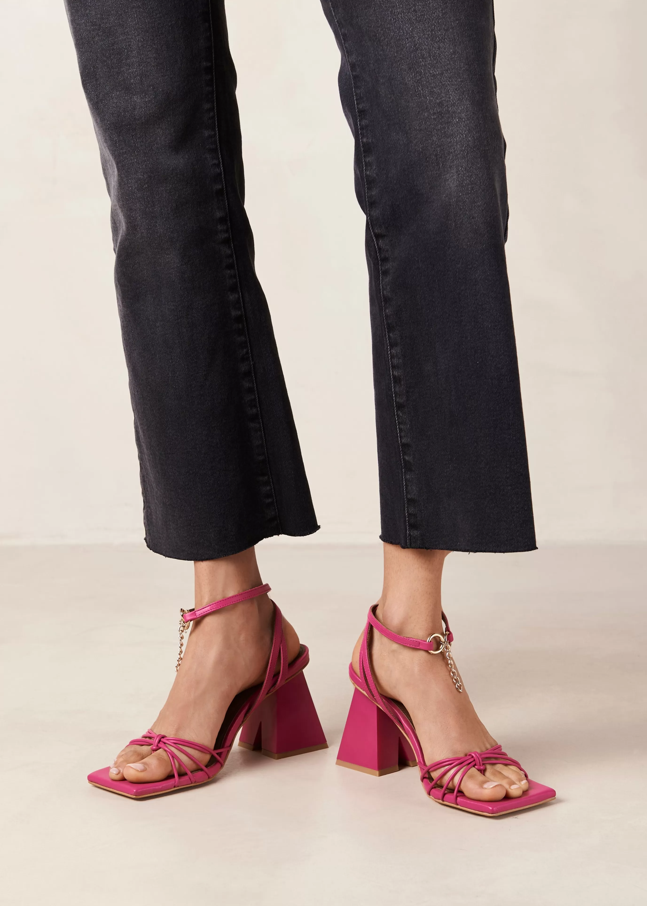 Shop Cactus - Sandalias Rosas Con Cadena En El Tobillo SANDALIAS | TACONES