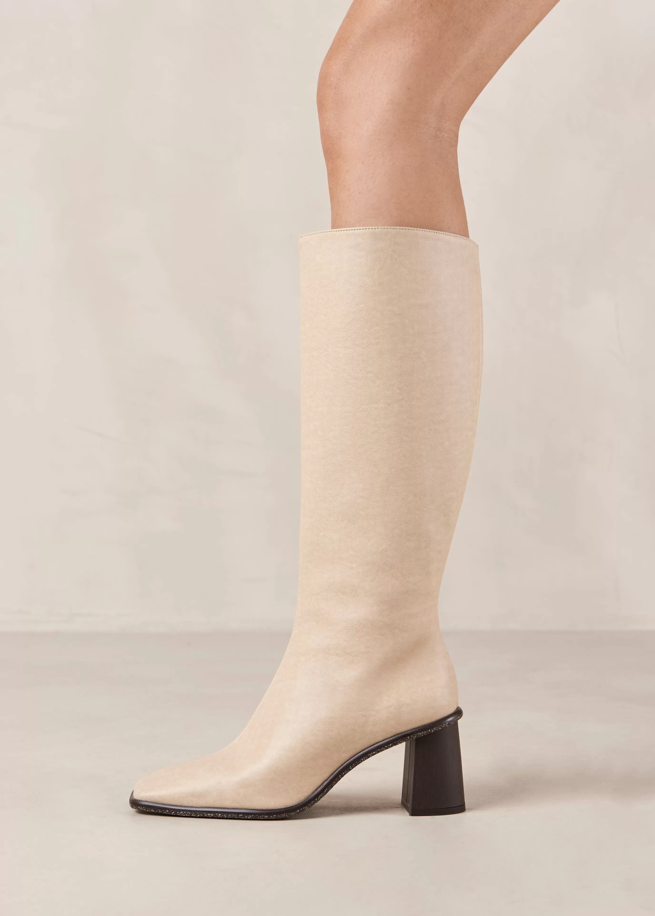 Best Sale East - Botas Beige De Piel Vegana BOTAS Novedad